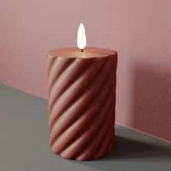Bougie LED VOLUTA coloris bordeaux diamètre 7,5 cm - 4MURS