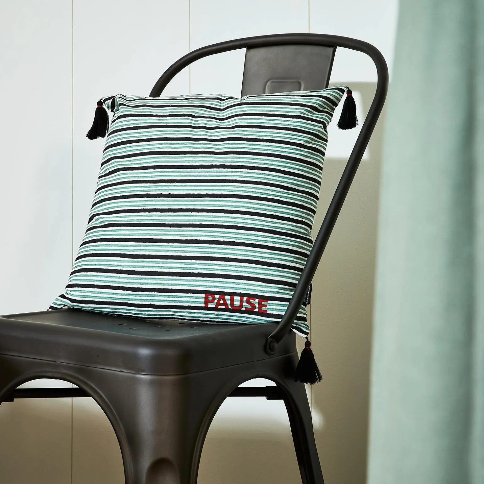 Constelle Housse de coussin ARITZ noir & vert 40 x 40 cm - 4MURS