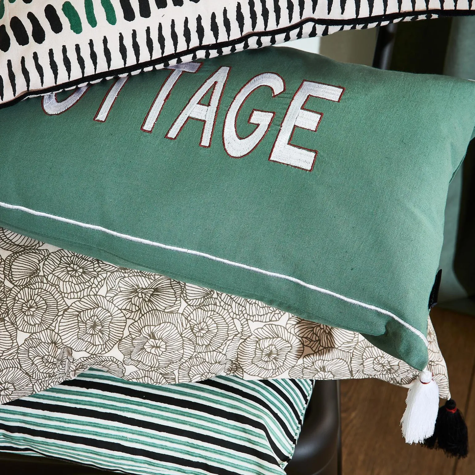 Constelle Housse de coussin ELAIA coloris vert 30 x 50 cm - 4MURS