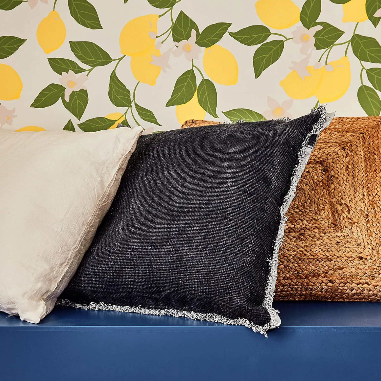 Coussin BURTA coloris bleu 45 x 45 cm - 4MURS