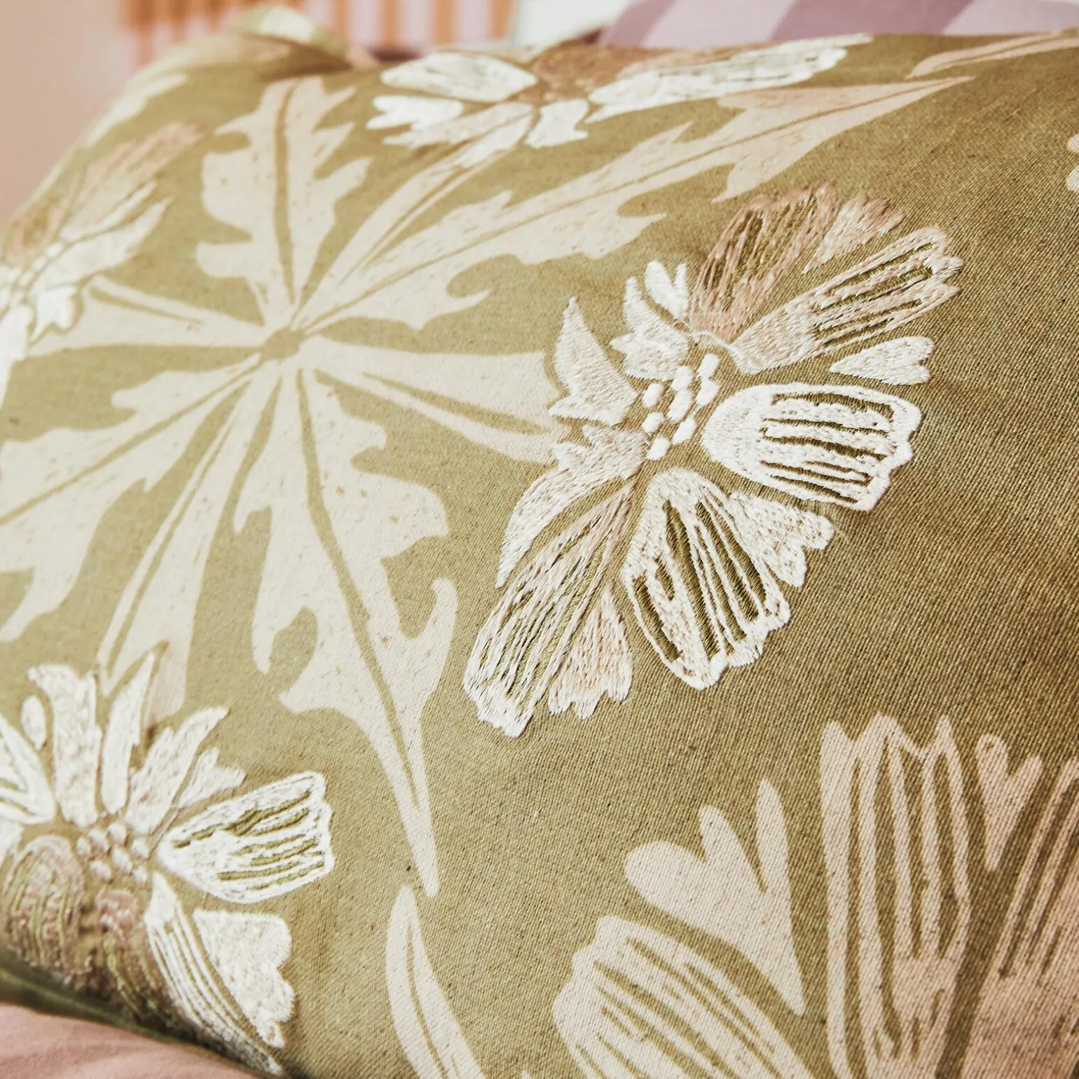 Coussin DANDELION coloris vert 37 x 57 cm - 4MURS