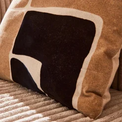 Coussin KUBU coloris noir/beige 50 x 50 cm - 4MURS