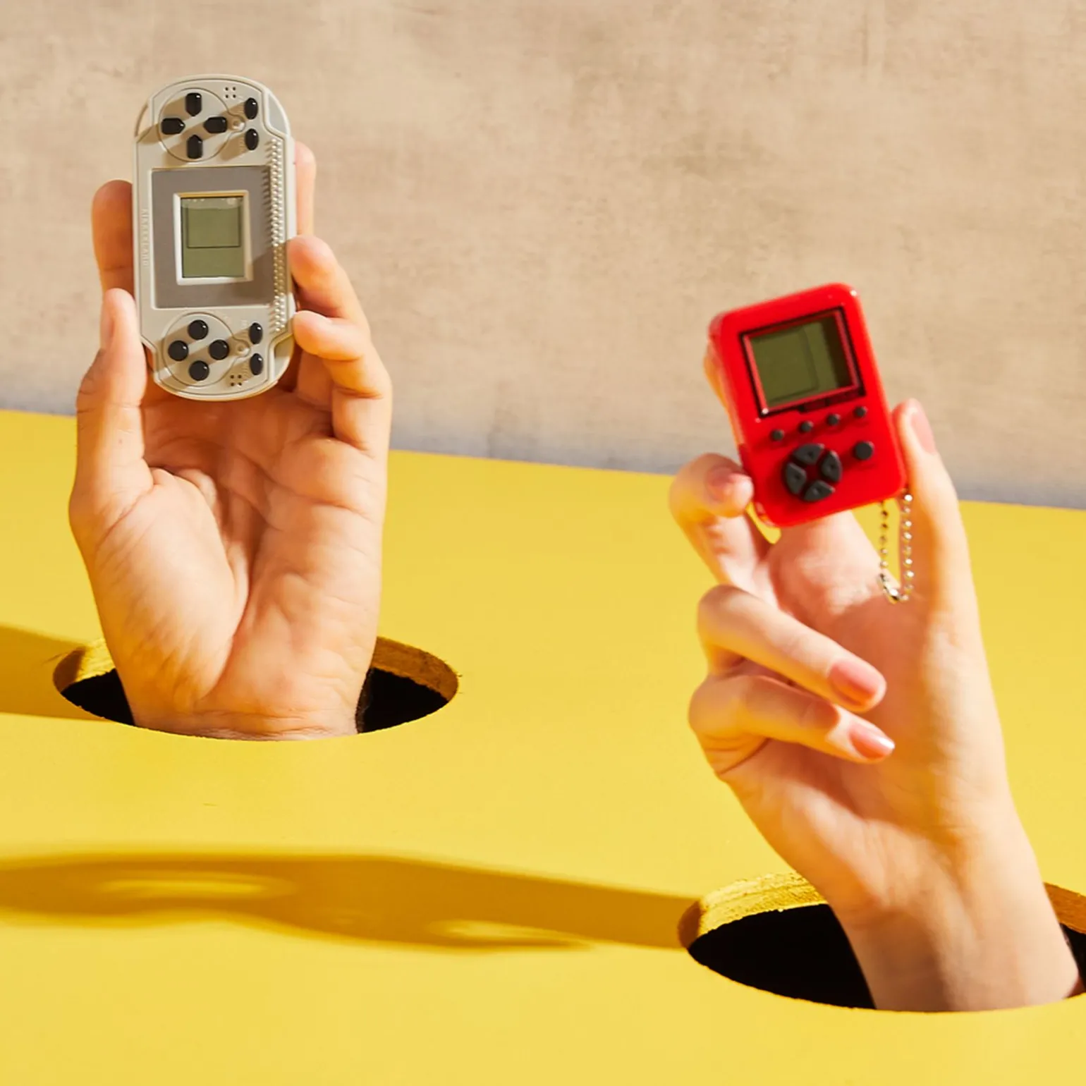 Kikkerland Mini console de jeu ARCADES - 4MURS