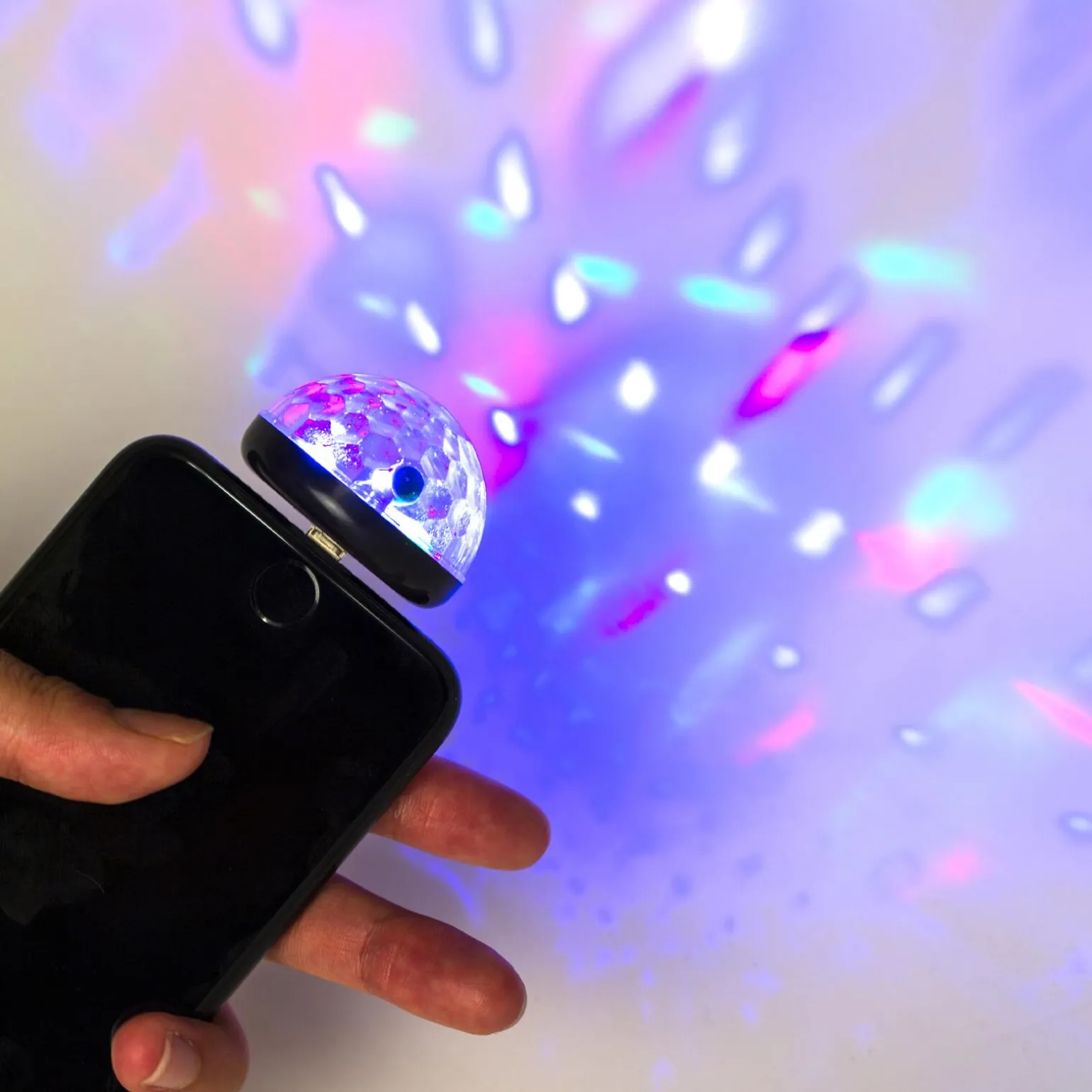 Kikkerland Prise LAMPE DISCO IPHONE NOIR coloris noir - 4MURS