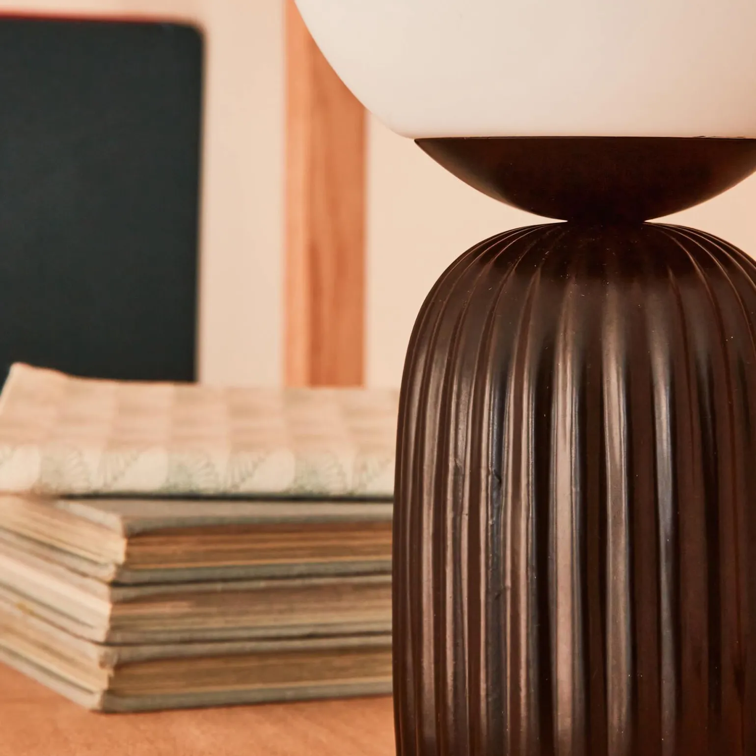 Lampe à poser PENELOPE coloris noir 26,5 x 15 cm - 4MURS