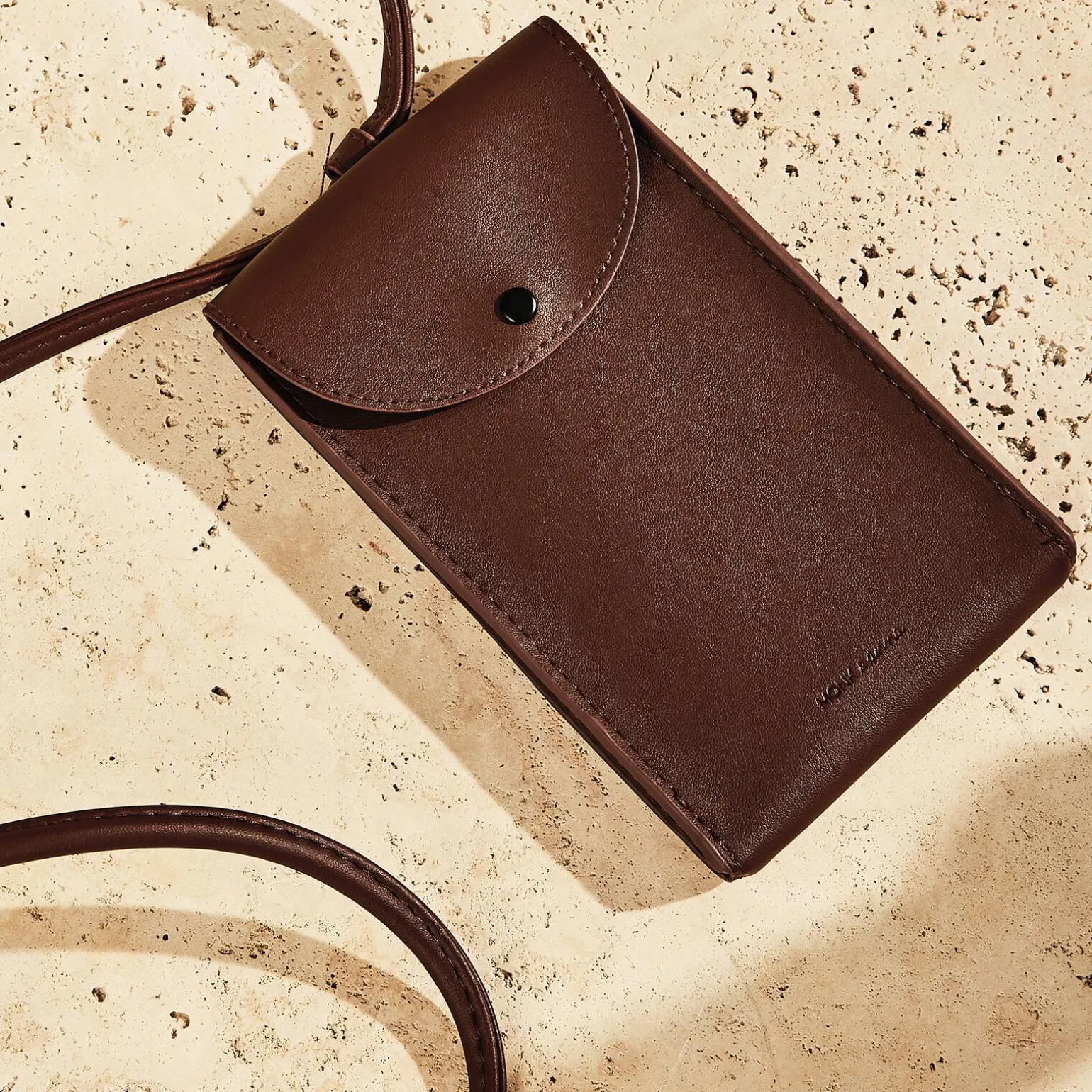Monk & Anna Coque de téléphone POUCH MAHOGANY acajou - 4MURS