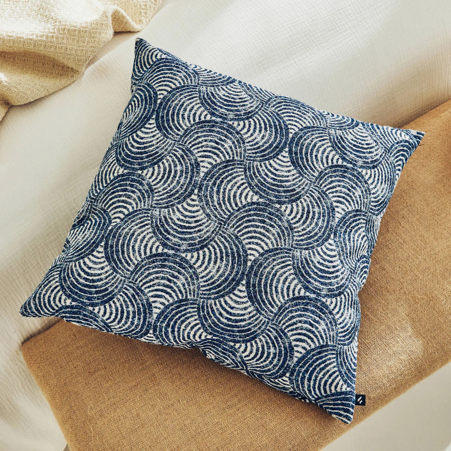 4MURS Coussin KUMO coloris bleu 44 x 44 cm - 4MURS