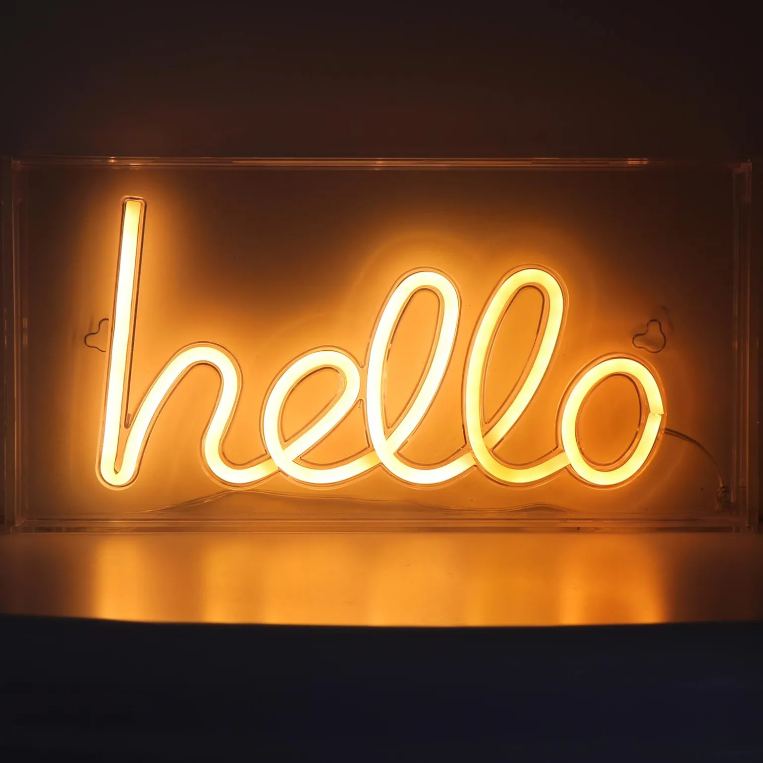 Néon HELLO coloris blanc chaud - 4MURS