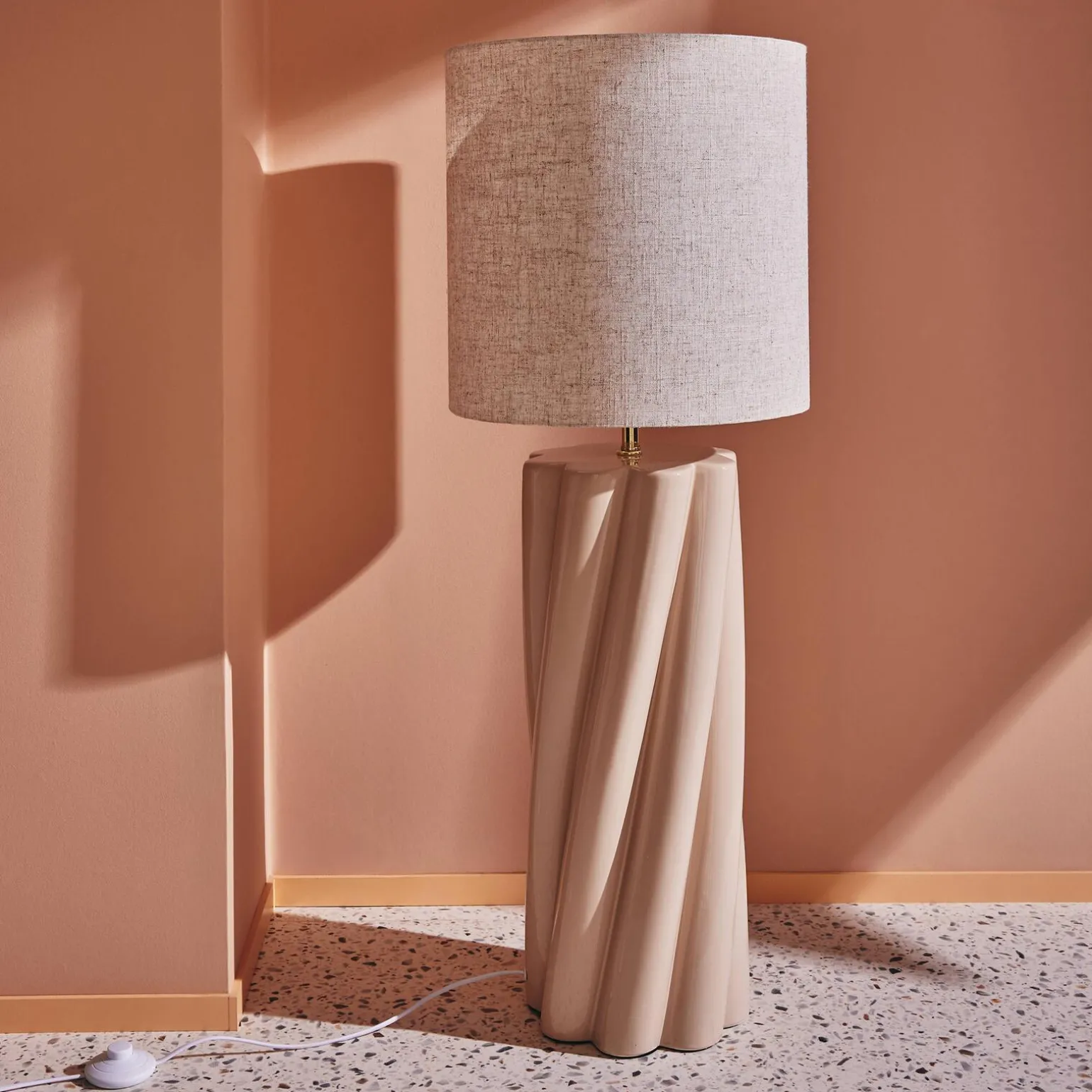 Ostaria Lampadaire TWIST coloris beige - 4MURS