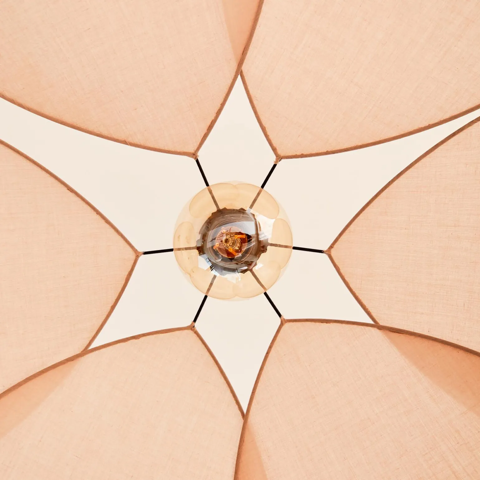 Ostaria Suspension ELA coloris rose pâle 23 x 69 cm - 4MURS