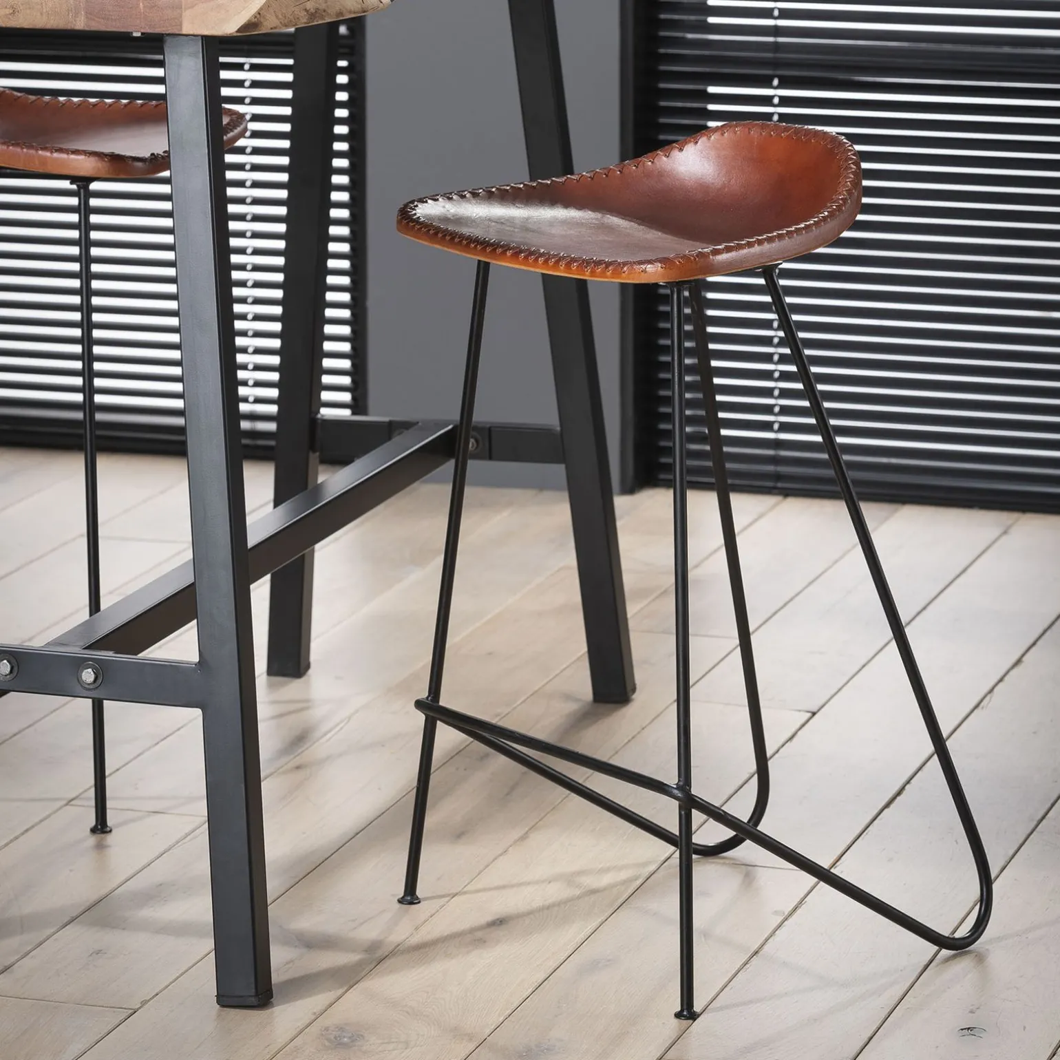 Tabouret de plan de travail DAVIS coloris cuir - 4MURS