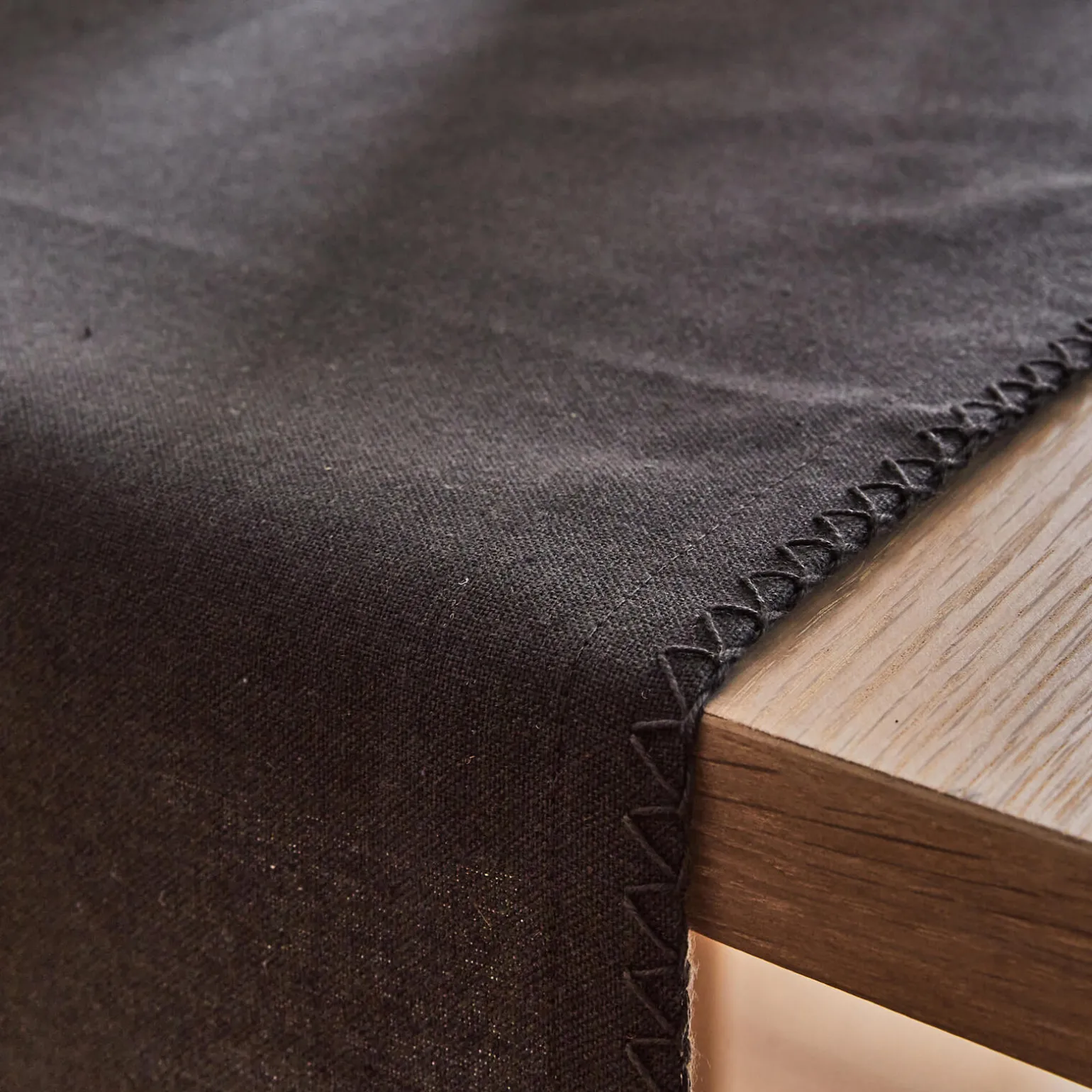 WINKLER Chemin de table DELIA coloris anthracite 45 x 170 cm - 4MURS